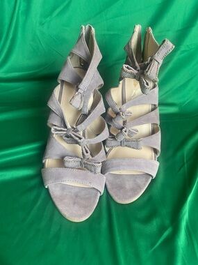 Victoria's Secret Light Gray Suede Lace-Up Gladiator Heels zipper backs size 6.5